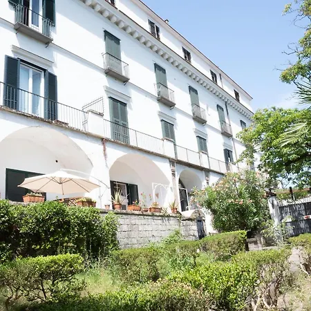 Casa Enzina 4*