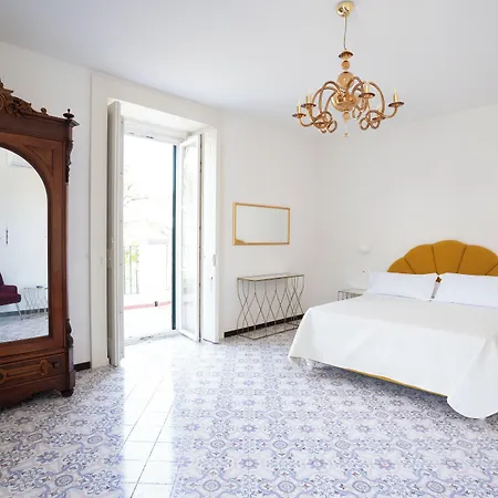 Casa Enzina בית הארחה סורנטו