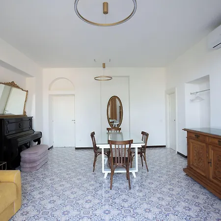 Casa Enzina בית הארחה 4*