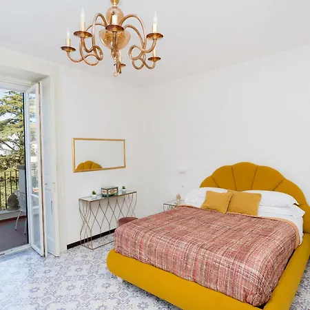 Casa Enzina 게스트하우스 4*