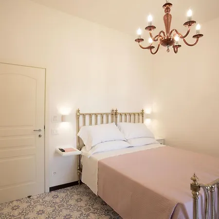 Πανσιόν Casa Enzina 4*