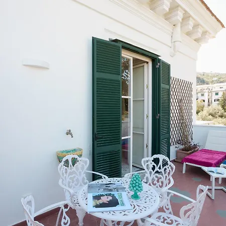 Casa Enzina 게스트하우스 4*